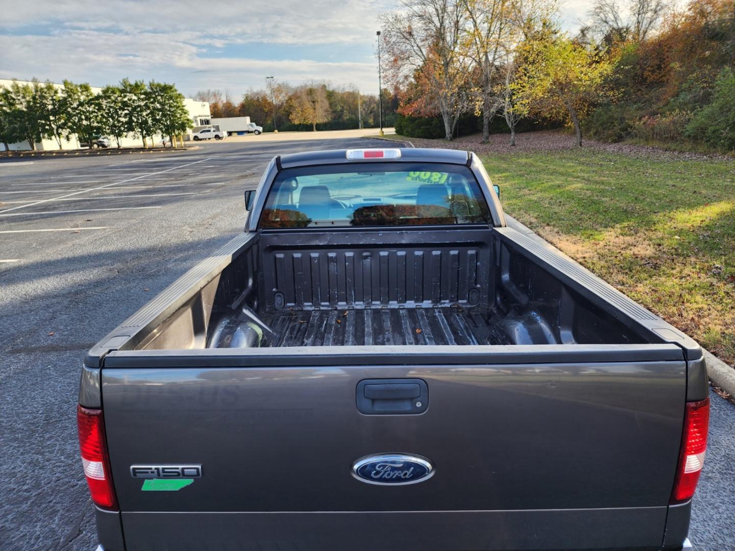 2008 GRAY /Gray Ford F-150 LT 2WD (1FTRF12218K) with an 4.2L V6 OHV 12V engine, Automatic transmission, located at 1221 Madison St., Shelbyville, TN, 37160, (931) 680-9439, 0.000000, 0.000000 - Photo#3