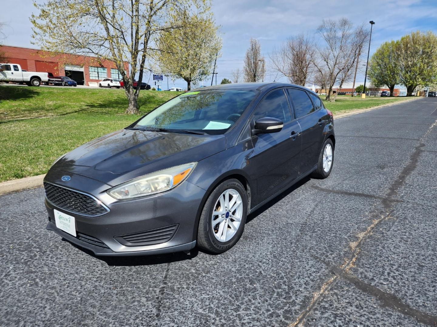 2016 GRAY FORD FOCUS SE (1FADP3K21GL) with an 2.0L engine, Automatic transmission, located at 1221 Madison St., Shelbyville, TN, 37160, (931) 680-9439, 0.000000, 0.000000 - Photo#0