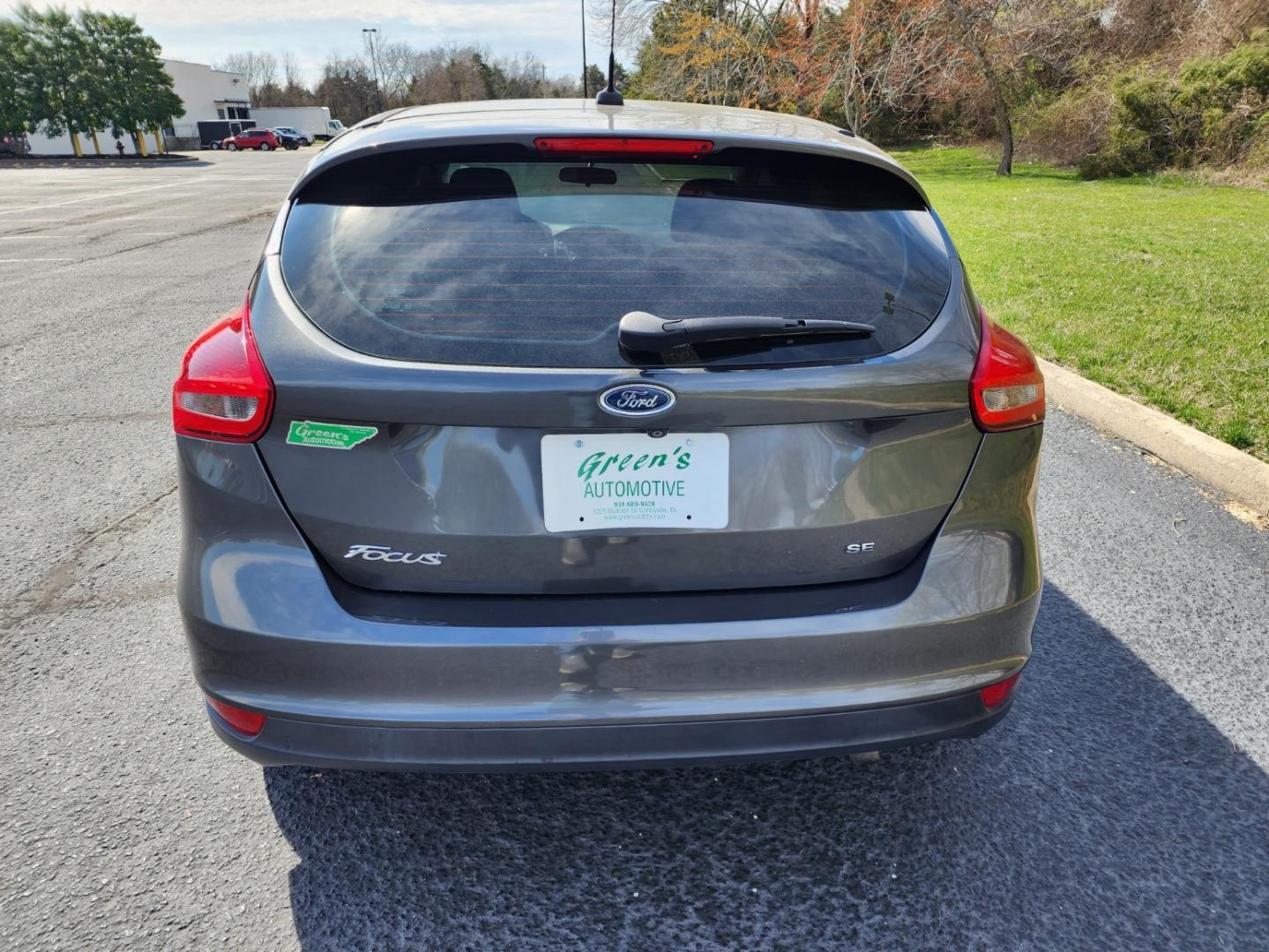 2016 GRAY FORD FOCUS SE (1FADP3K21GL) with an 2.0L engine, Automatic transmission, located at 1221 Madison St., Shelbyville, TN, 37160, (931) 680-9439, 0.000000, 0.000000 - Photo#2