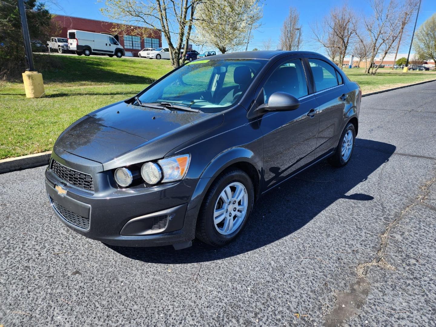 2015 GRAY /Gray CHEVROLET SONIC LT (1G1JC5SH7F4) with an 1.8L engine, Automatic transmission, located at 1221 Madison St., Shelbyville, TN, 37160, (931) 680-9439, 0.000000, 0.000000 - Photo#0