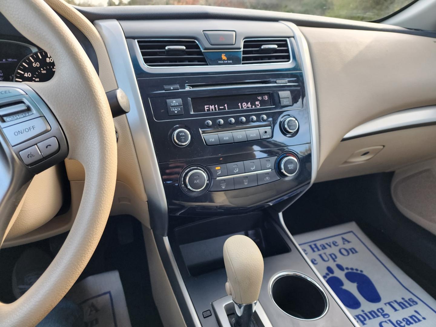 2015 WHITE /BEIGE NISSAN ALTIMA 2.5 (1N4AL3AP8FC) with an 2.5L engine, Continuously Variable transmission, located at 1221 Madison St., Shelbyville, TN, 37160, (931) 680-9439, 0.000000, 0.000000 - Photo#5