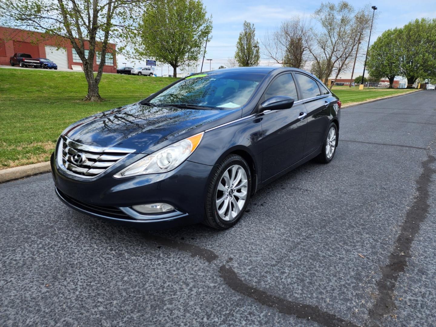 2013 Blue /Gray Hyundai Sonata Limited Auto (5NPEC4AC0DH) with an 2.4L L4 DOHC 16V engine, 6-Speed Automatic transmission, located at 1221 Madison St., Shelbyville, TN, 37160, (931) 680-9439, 0.000000, 0.000000 - Photo#0