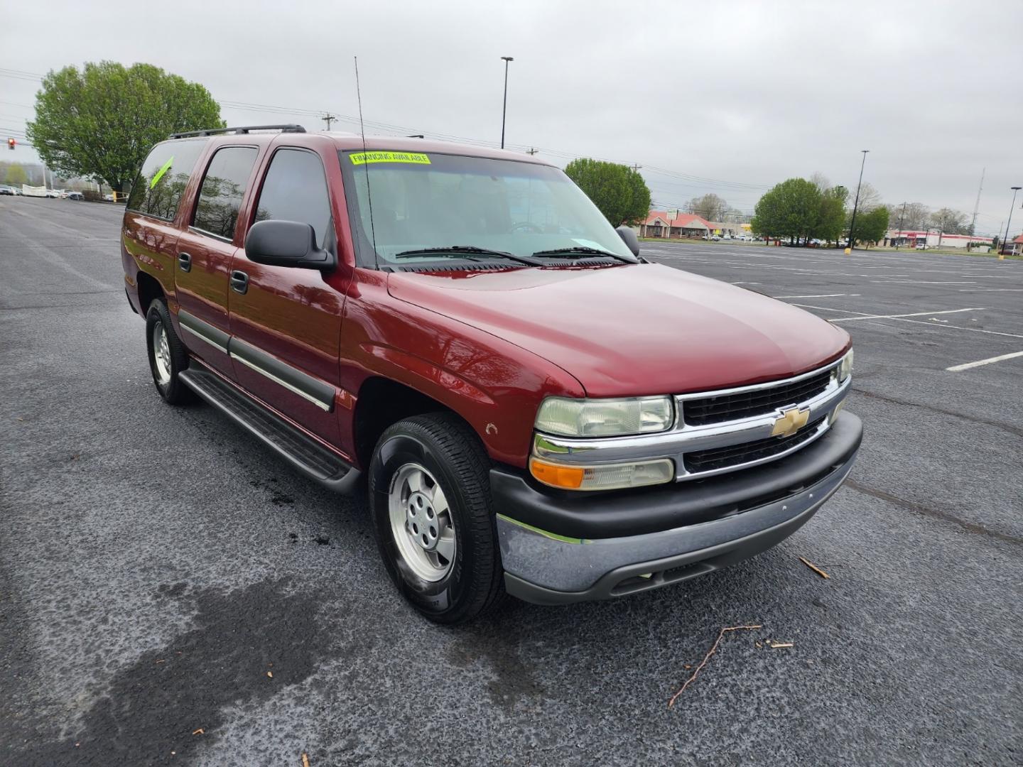 2003 Burgandy /Gray Chevrolet Suburban 1500 2WD (1GNEC16Z23J) with an 5.3L V8 OHV 16V FFV engine, 4-Speed Automatic Overdrive transmission, located at 1221 Madison St., Shelbyville, TN, 37160, (931) 680-9439, 0.000000, 0.000000 - Photo#1