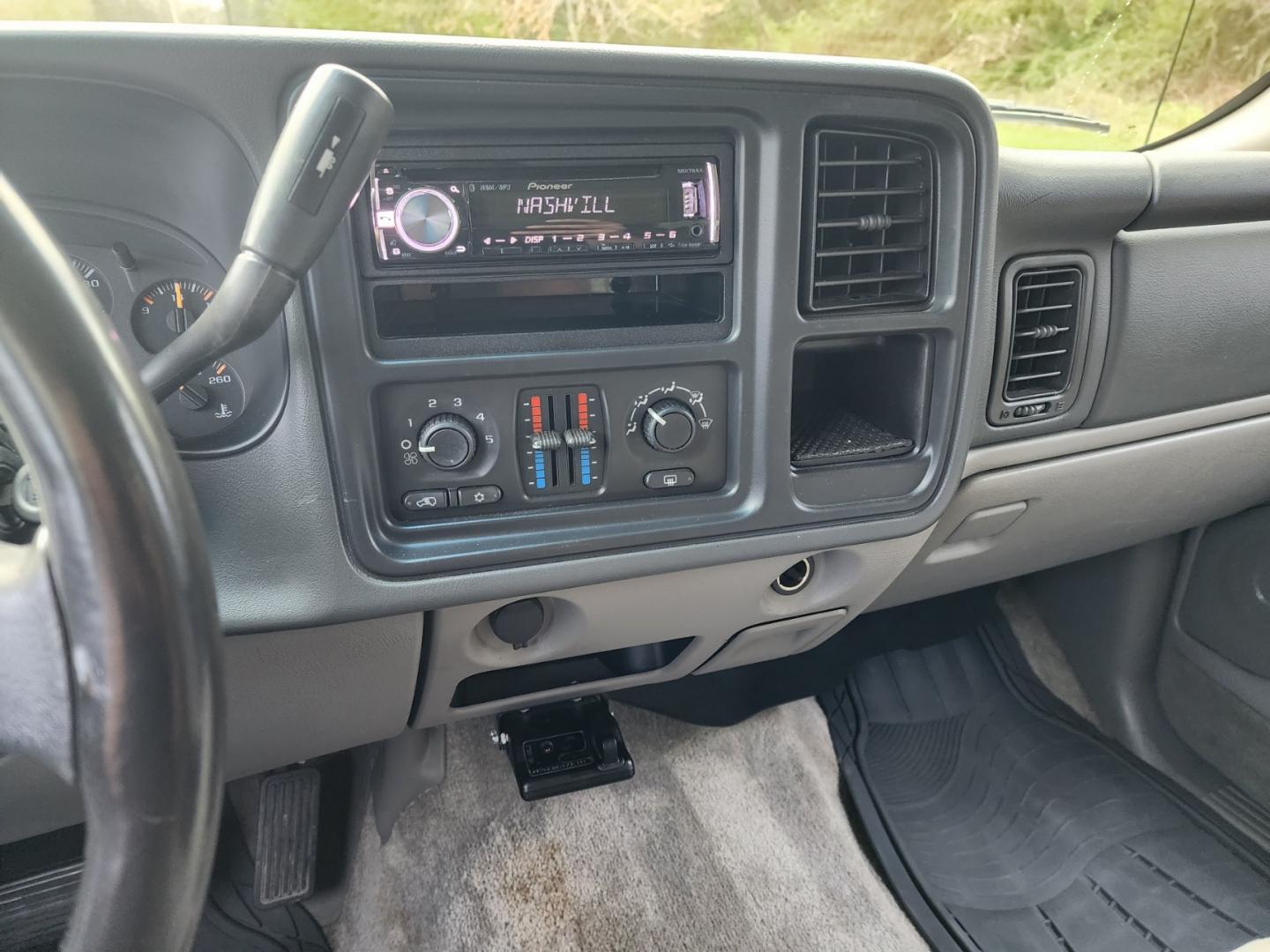 2003 Burgandy /Gray Chevrolet Suburban 1500 2WD (1GNEC16Z23J) with an 5.3L V8 OHV 16V FFV engine, 4-Speed Automatic Overdrive transmission, located at 1221 Madison St., Shelbyville, TN, 37160, (931) 680-9439, 0.000000, 0.000000 - Photo#7