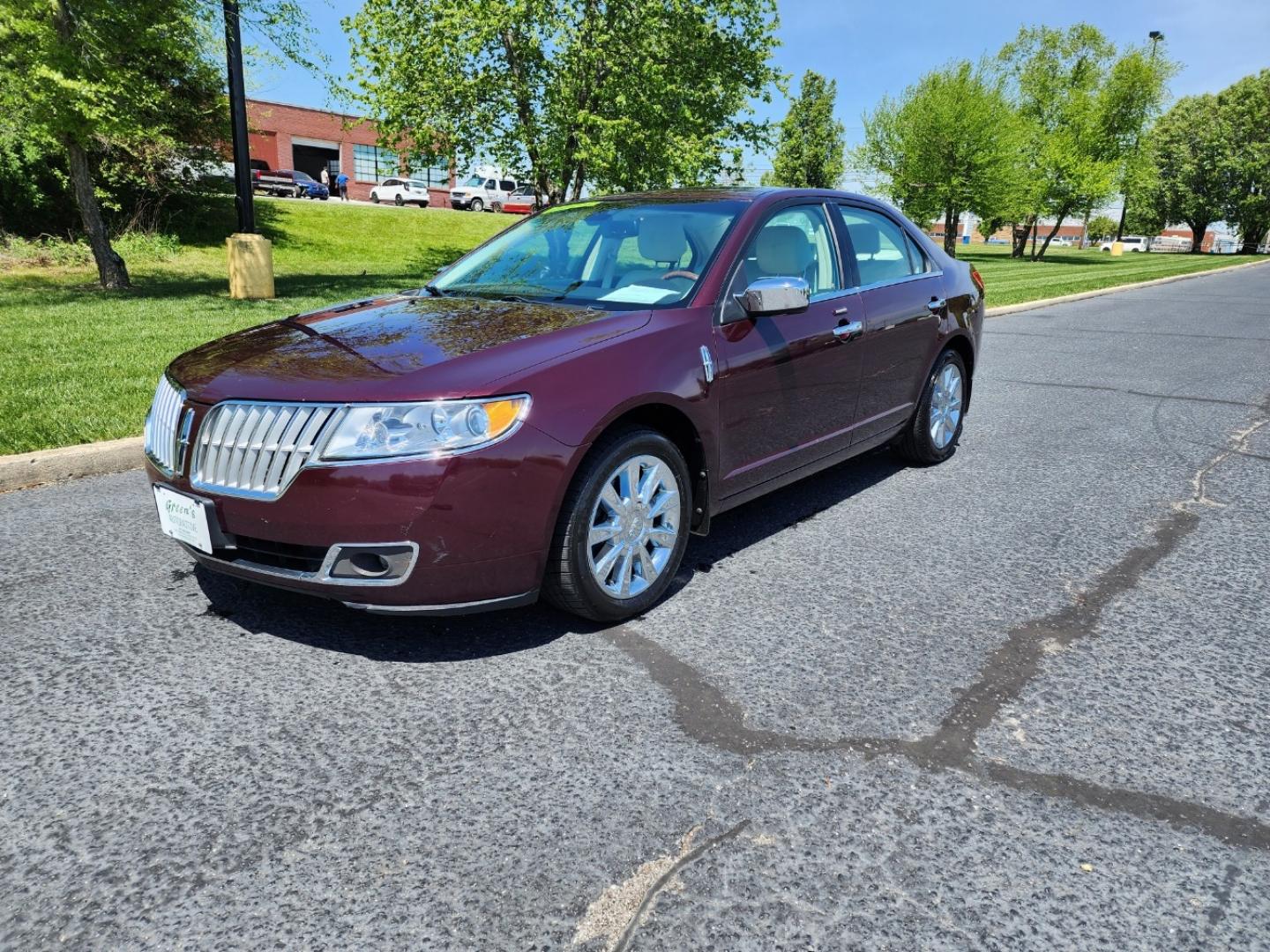 2011 BURGND /White LINCOLN MKZ (3LNHL2GC0BR) with an 3.5L engine, Automatic transmission, located at 1221 Madison St., Shelbyville, TN, 37160, (931) 680-9439, 0.000000, 0.000000 - Photo#0