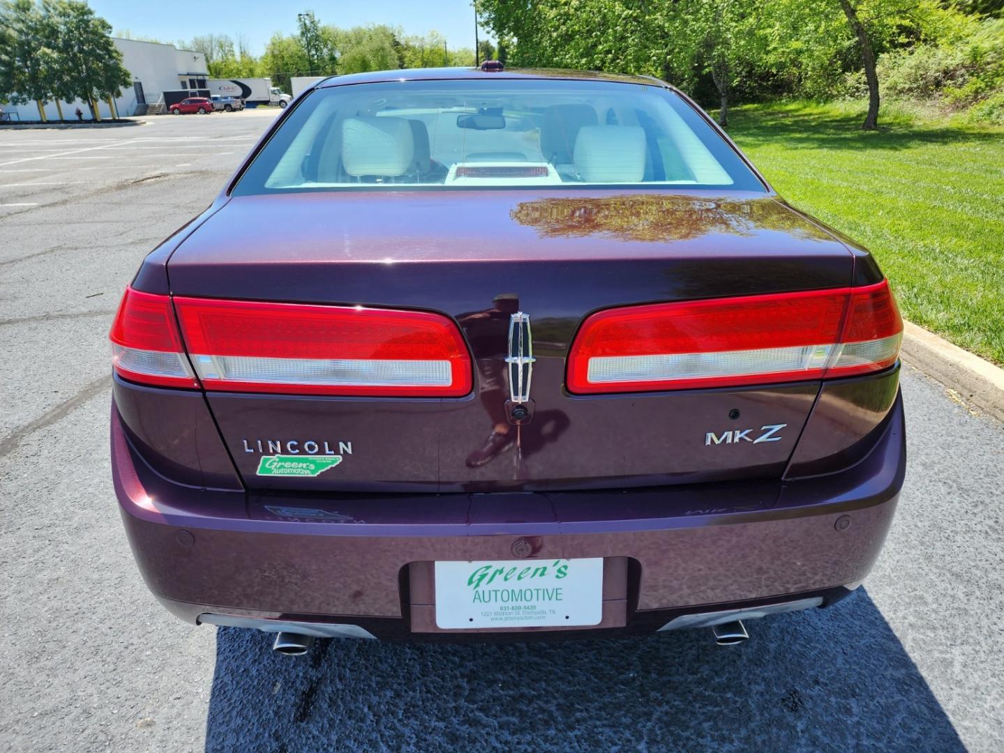 2011 BURGND /White LINCOLN MKZ (3LNHL2GC0BR) with an 3.5L engine, Automatic transmission, located at 1221 Madison St., Shelbyville, TN, 37160, (931) 680-9439, 0.000000, 0.000000 - Photo#2