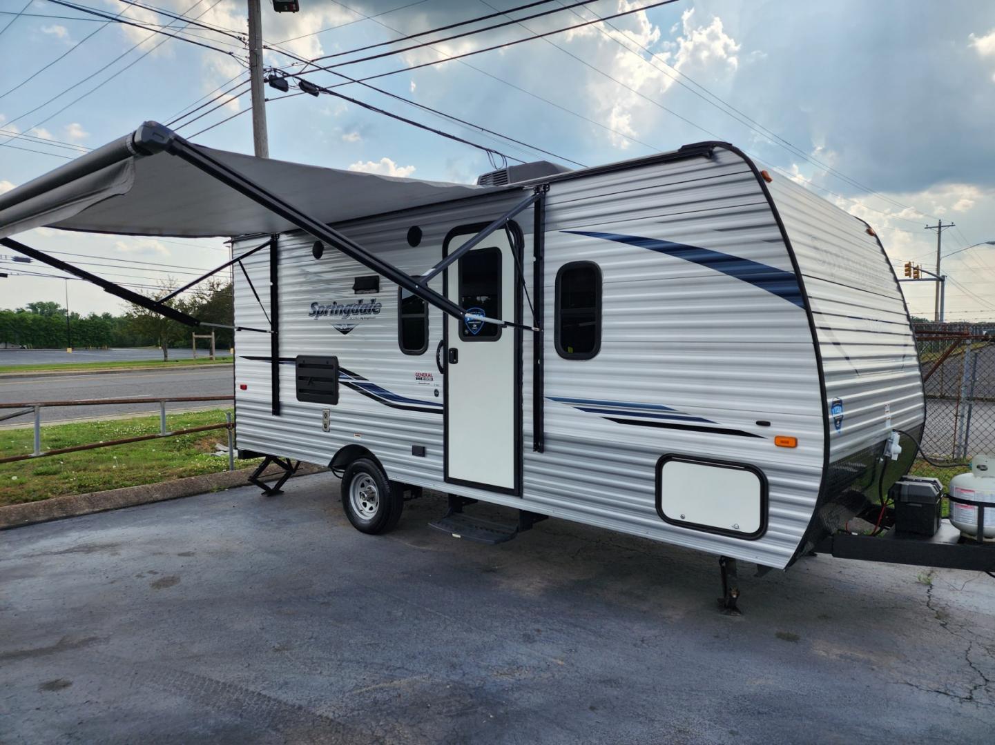 2019 WHITE Keystone Springdale Mini - (4YDT17611KW) , located at 1221 Madison St., Shelbyville, TN, 37160, (931) 680-9439, 0.000000, 0.000000 - Photo#0