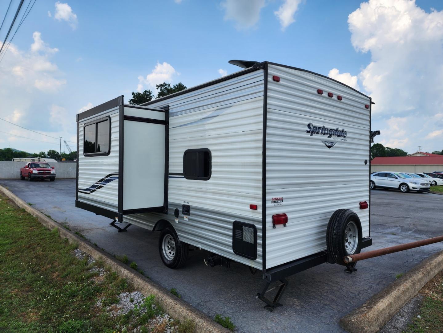 2019 WHITE Keystone Springdale Mini - (4YDT17611KW) , located at 1221 Madison St., Shelbyville, TN, 37160, (931) 680-9439, 0.000000, 0.000000 - Photo#3