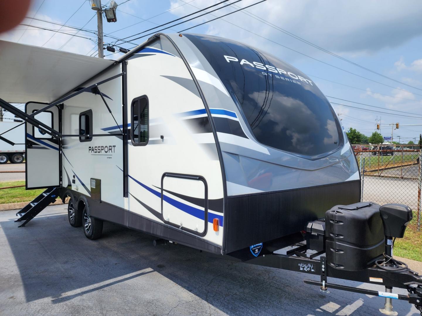 2020 WHITE Keystone Passport Grand Touring - (4YDT22121LK) , located at 1221 Madison St., Shelbyville, TN, 37160, (931) 680-9439, 0.000000, 0.000000 - Photo#0