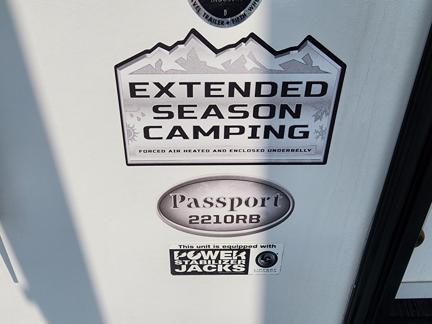 2020 WHITE Keystone Passport Grand Touring - (4YDT22121LK) , located at 1221 Madison St., Shelbyville, TN, 37160, (931) 680-9439, 0.000000, 0.000000 - Photo#17