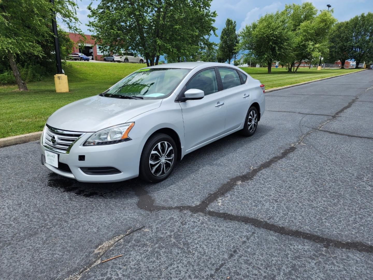 2013 SILVER /Black NISSAN SENTRA S (3N1AB7AP5DL) with an 1.8L engine, Continuously Variable transmission, located at 1221 Madison St., Shelbyville, TN, 37160, (931) 680-9439, 0.000000, 0.000000 - Photo#0