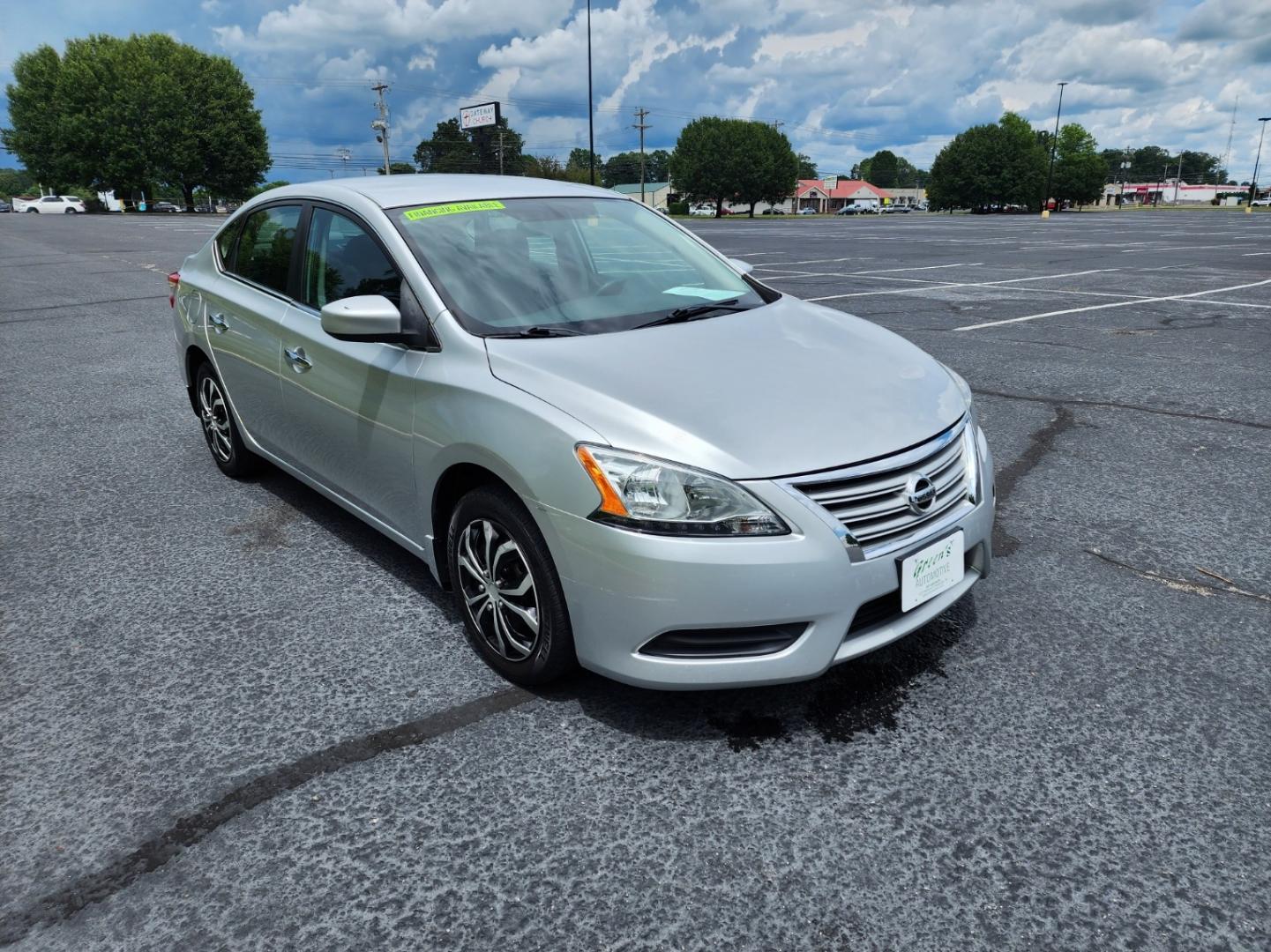 2013 SILVER /Black NISSAN SENTRA S (3N1AB7AP5DL) with an 1.8L engine, Continuously Variable transmission, located at 1221 Madison St., Shelbyville, TN, 37160, (931) 680-9439, 0.000000, 0.000000 - Photo#1