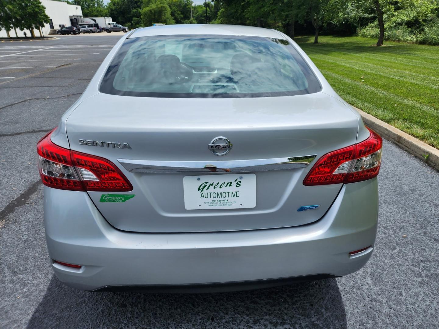 2013 SILVER /Black NISSAN SENTRA S (3N1AB7AP5DL) with an 1.8L engine, Continuously Variable transmission, located at 1221 Madison St., Shelbyville, TN, 37160, (931) 680-9439, 0.000000, 0.000000 - Photo#2