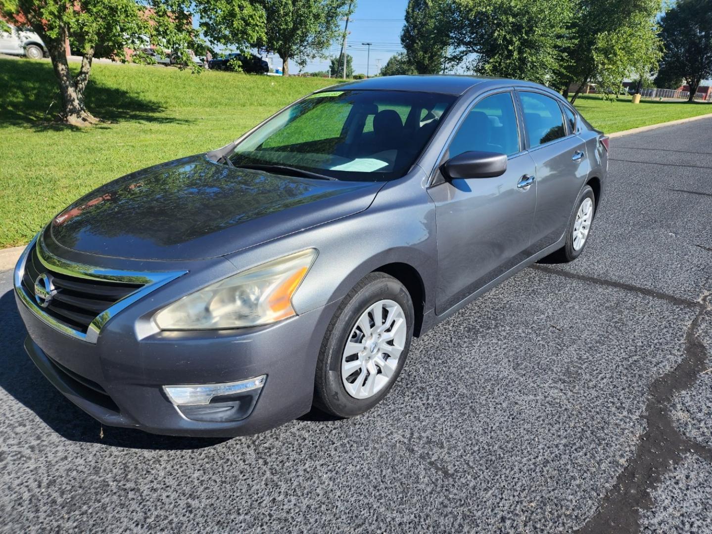 2015 GRAY NISSAN ALTIMA 2.5 (1N4AL3AP2FN) with an 2.5L engine, Continuously Variable transmission, located at 1221 Madison St., Shelbyville, TN, 37160, (931) 680-9439, 0.000000, 0.000000 - Photo#0