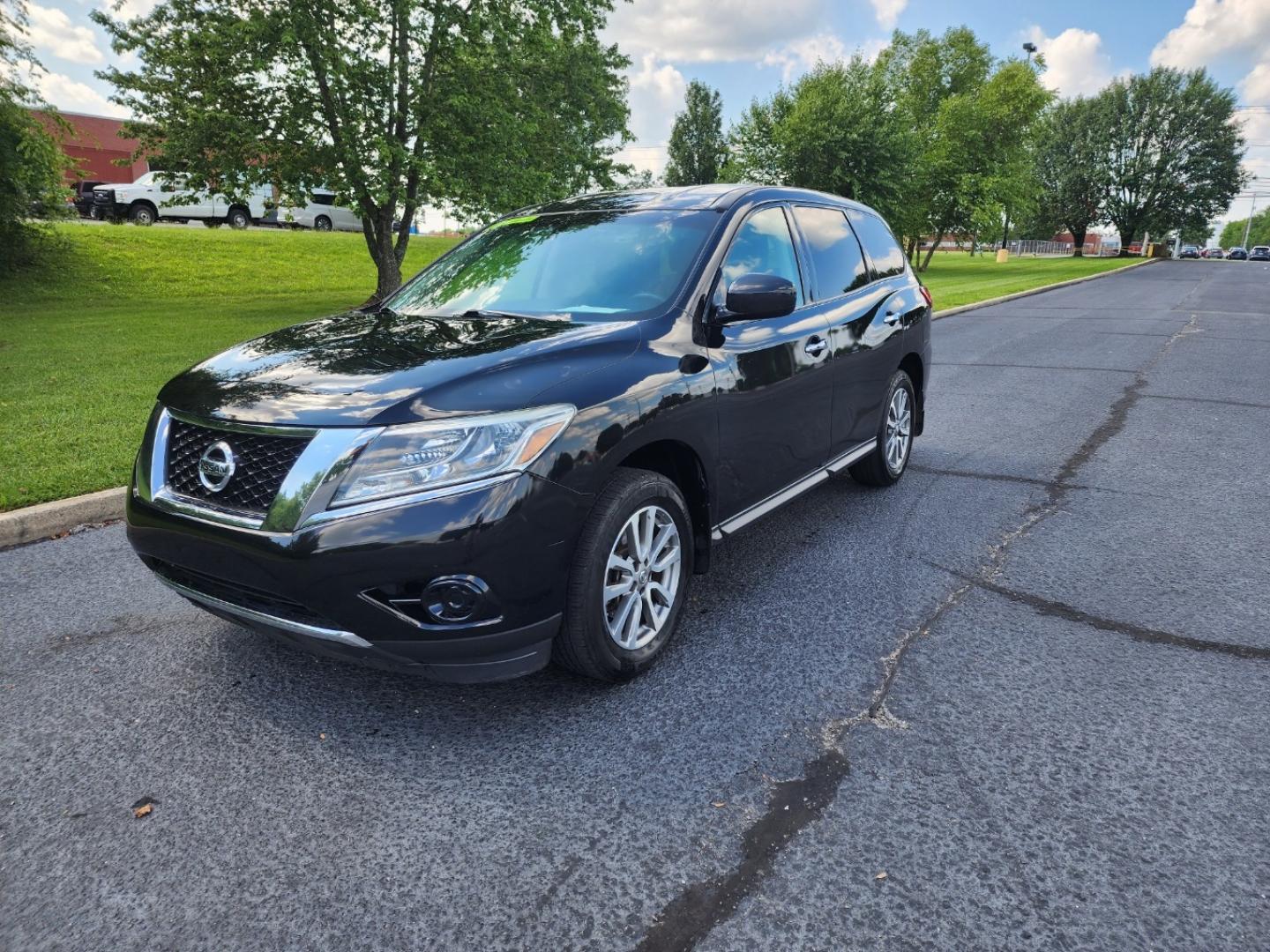 2013 BLACK NISSAN PATHFINDER S (5N1AR2MN4DC) with an 3.5L engine, Continuously Variable transmission, located at 1221 Madison St., Shelbyville, TN, 37160, (931) 680-9439, 0.000000, 0.000000 - Photo#0