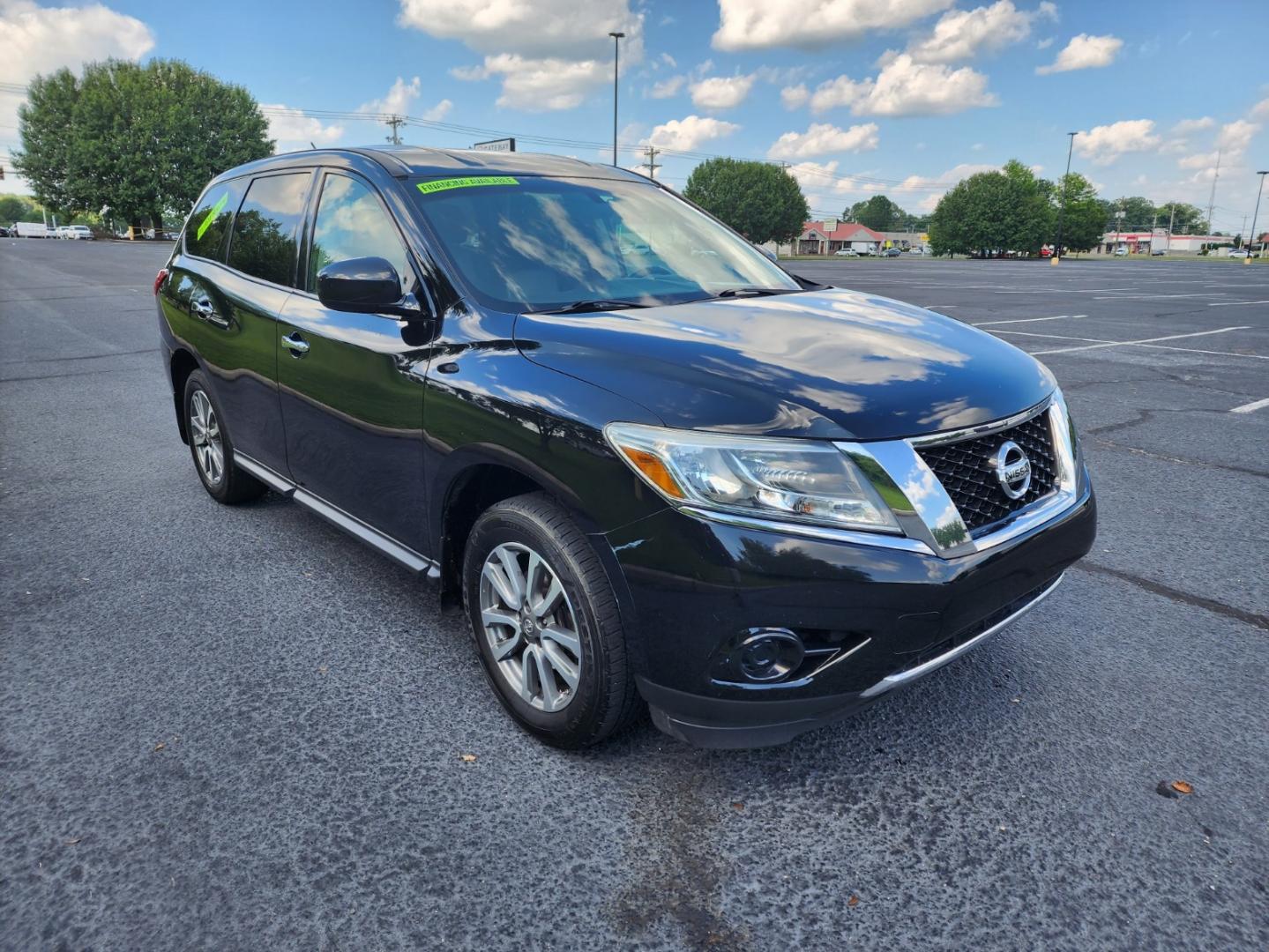 2013 BLACK NISSAN PATHFINDER S (5N1AR2MN4DC) with an 3.5L engine, Continuously Variable transmission, located at 1221 Madison St., Shelbyville, TN, 37160, (931) 680-9439, 0.000000, 0.000000 - Photo#1