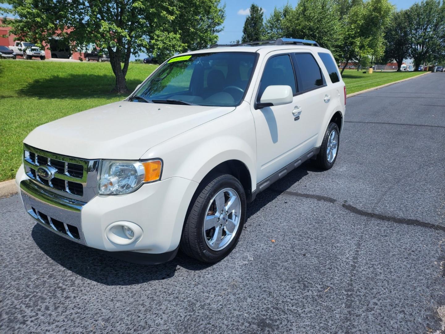 2012 WHITE /Black Ford Escape Limited FWD (1FMCU0EG4CK) with an 3.0L V6 DOHC 24V engine, 6-Speed Automatic transmission, located at 1221 Madison St., Shelbyville, TN, 37160, (931) 680-9439, 0.000000, 0.000000 - Photo#0