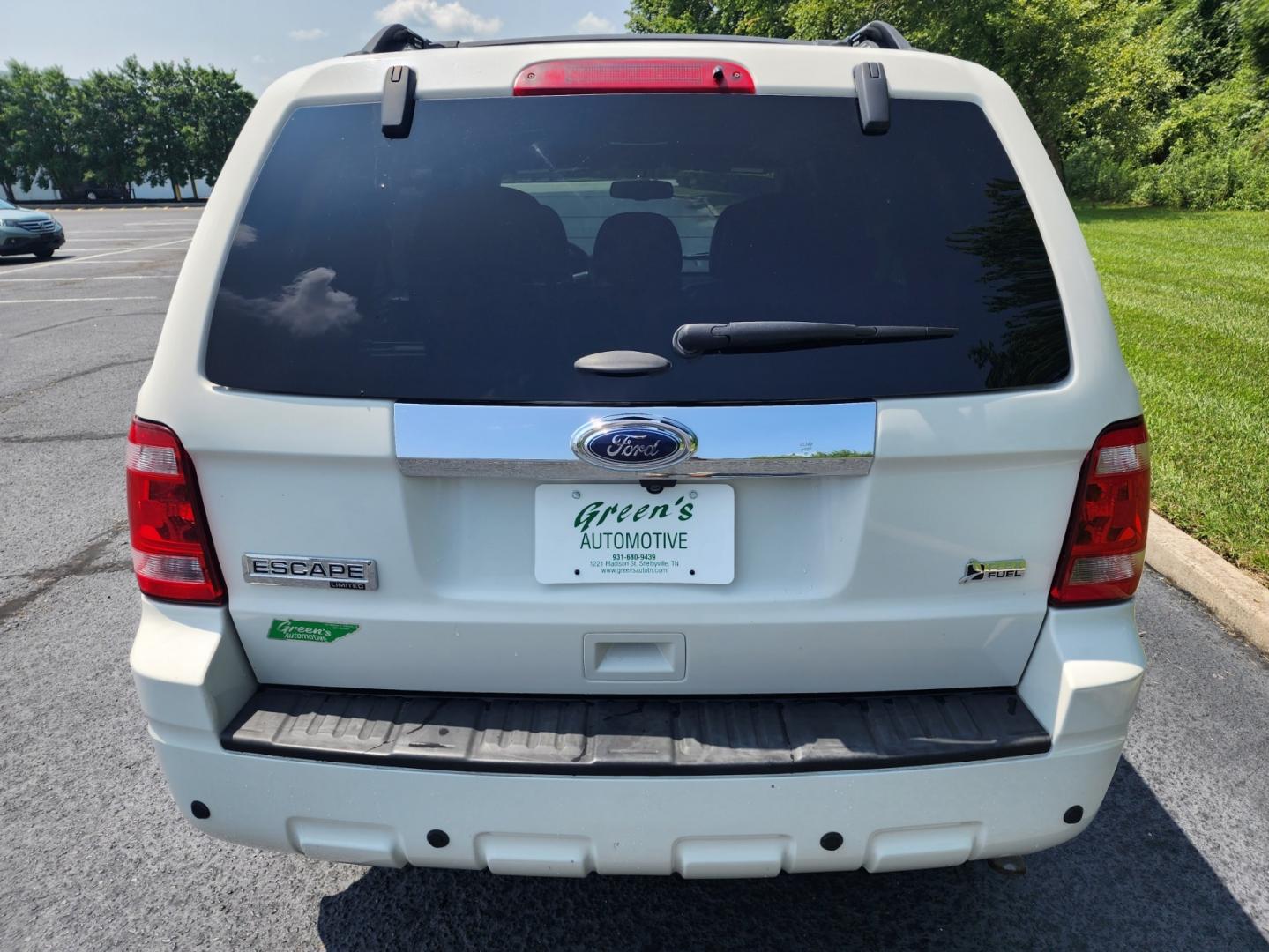 2012 WHITE /Black Ford Escape Limited FWD (1FMCU0EG4CK) with an 3.0L V6 DOHC 24V engine, 6-Speed Automatic transmission, located at 1221 Madison St., Shelbyville, TN, 37160, (931) 680-9439, 0.000000, 0.000000 - Photo#2