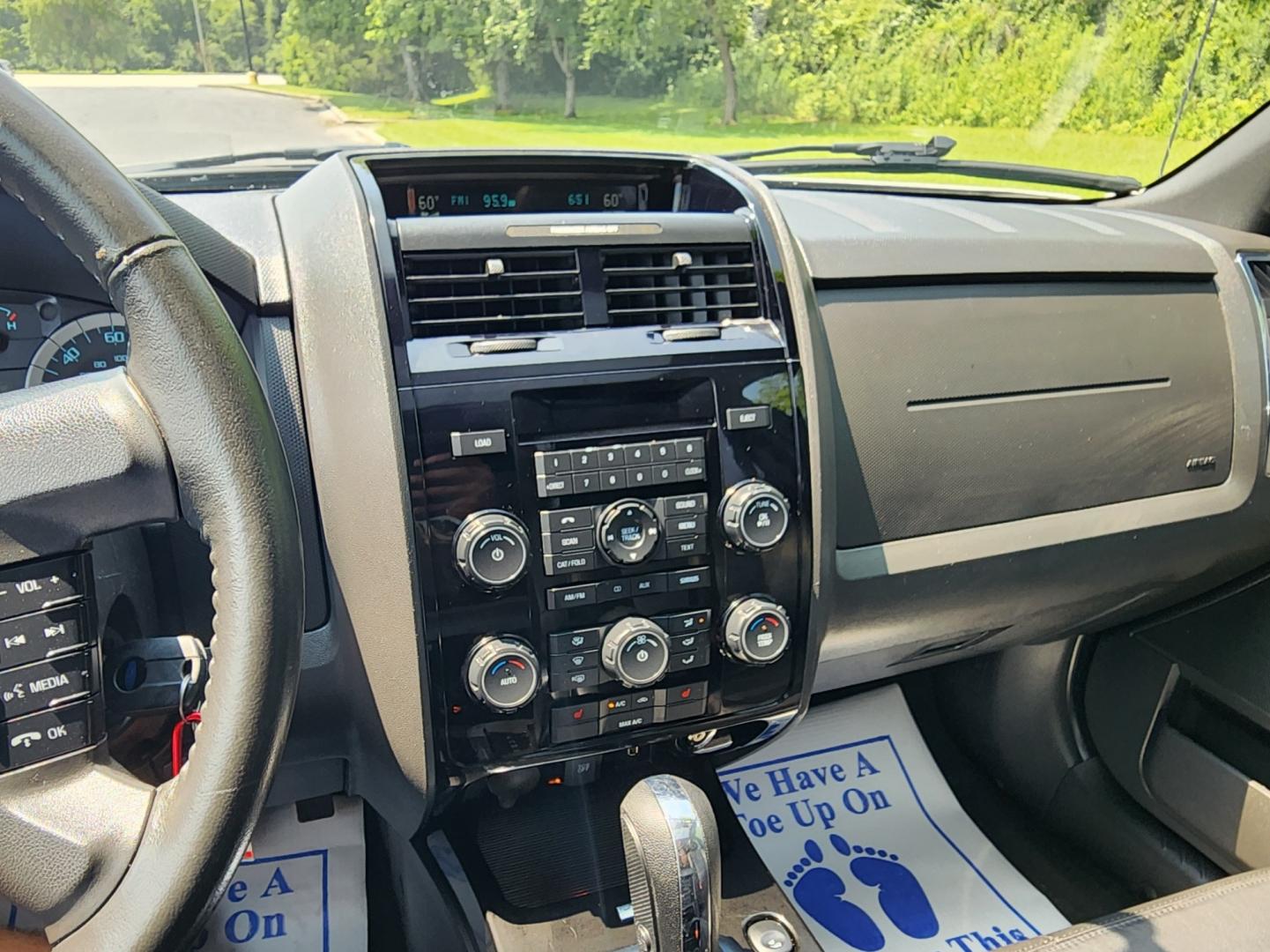 2012 WHITE /Black Ford Escape Limited FWD (1FMCU0EG4CK) with an 3.0L V6 DOHC 24V engine, 6-Speed Automatic transmission, located at 1221 Madison St., Shelbyville, TN, 37160, (931) 680-9439, 0.000000, 0.000000 - Photo#7