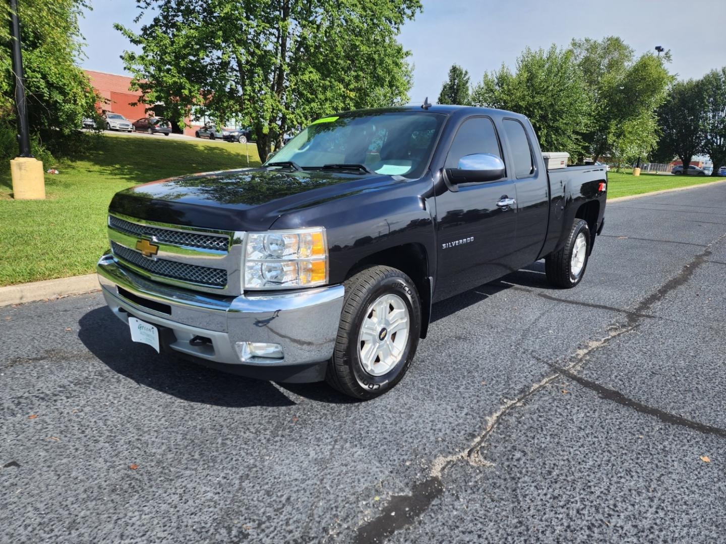 2013 BLACK /Black Chevrolet Silverado 1500 LT Ext. Cab Long Box 4WD (1GCRKSE79DZ) with an 5.3L V8 OHV 16V FFV engine, 6-Speed Automatic transmission, located at 1221 Madison St., Shelbyville, TN, 37160, (931) 680-9439, 0.000000, 0.000000 - Photo#0