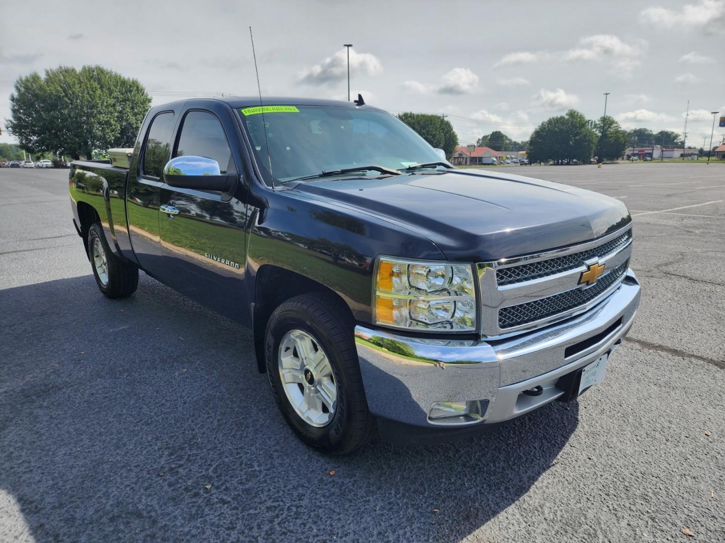 2013 BLACK /Black Chevrolet Silverado 1500 LT Ext. Cab Long Box 4WD (1GCRKSE79DZ) with an 5.3L V8 OHV 16V FFV engine, 6-Speed Automatic transmission, located at 1221 Madison St., Shelbyville, TN, 37160, (931) 680-9439, 0.000000, 0.000000 - Photo#1