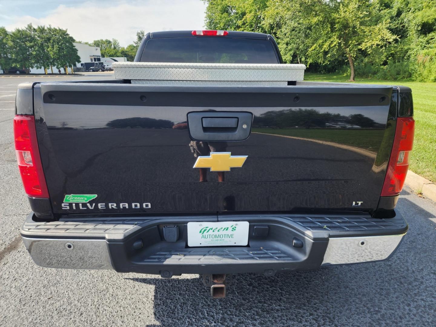 2013 BLACK /Black Chevrolet Silverado 1500 LT Ext. Cab Long Box 4WD (1GCRKSE79DZ) with an 5.3L V8 OHV 16V FFV engine, 6-Speed Automatic transmission, located at 1221 Madison St., Shelbyville, TN, 37160, (931) 680-9439, 0.000000, 0.000000 - Photo#2