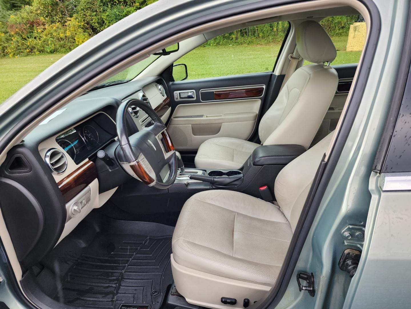 2009 Green /BEIGE Lincoln MKZ FWD (3LNHM26T89R) with an 3.5L V6 DOHC 24V engine, 6-Speed Automatic transmission, located at 1221 Madison St., Shelbyville, TN, 37160, (931) 680-9439, 0.000000, 0.000000 - Photo#3