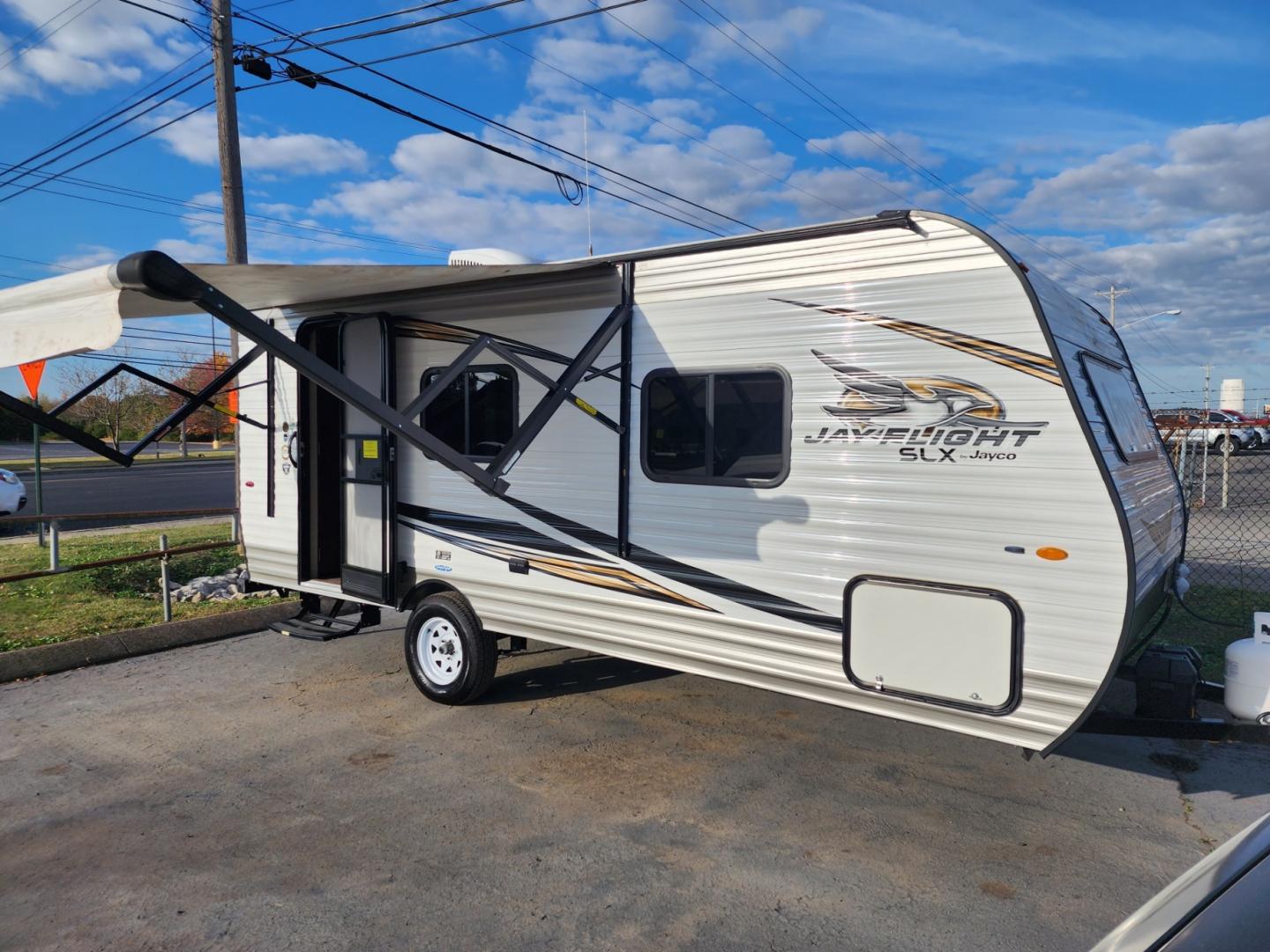 2019 WHITE JAYCO Jay Flight - (1UJBJ0AJ7K1) , located at 1221 Madison St., Shelbyville, TN, 37160, (931) 680-9439, 0.000000, 0.000000 - Photo#0