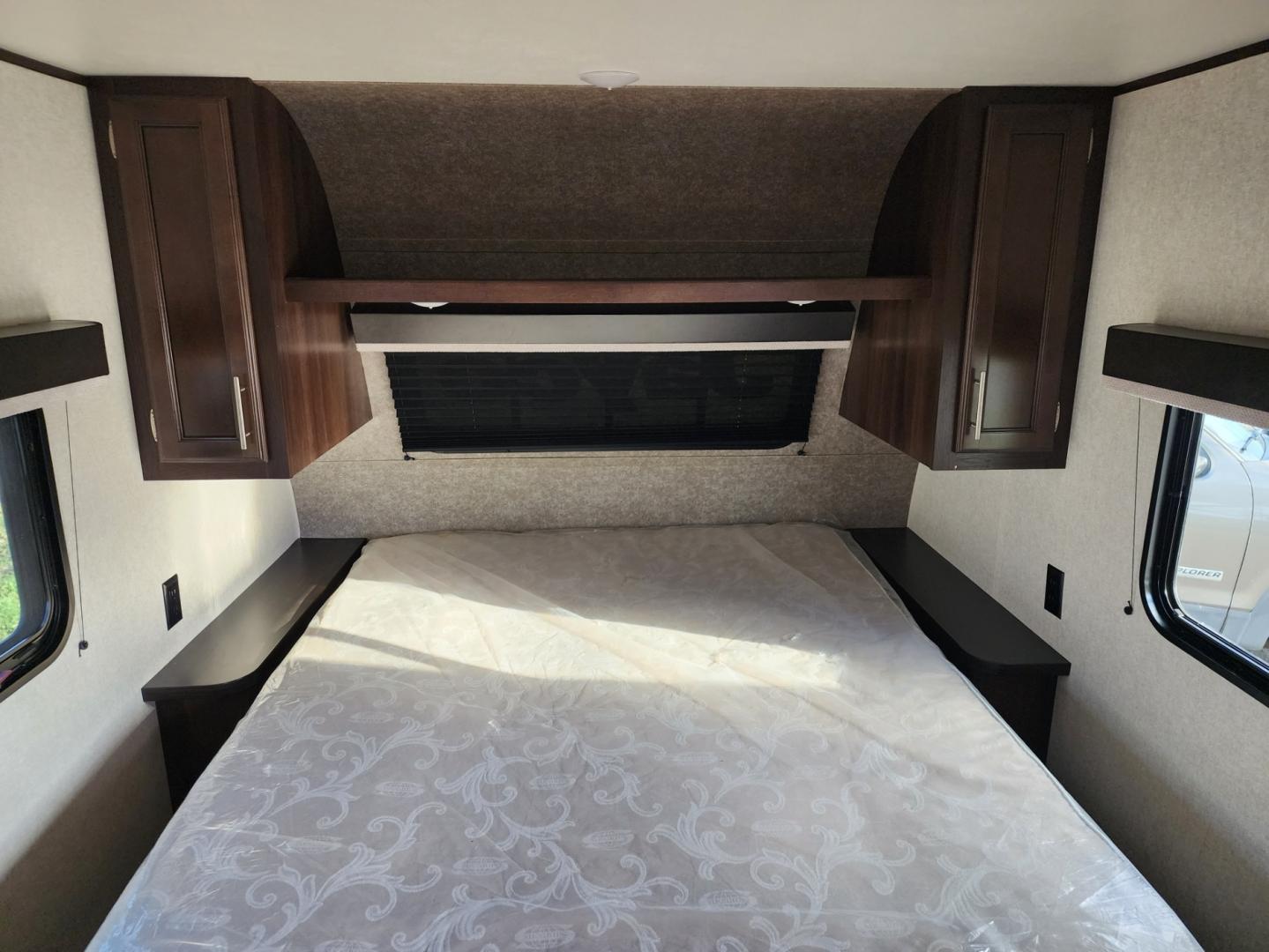 2019 WHITE JAYCO Jay Flight - (1UJBJ0AJ7K1) , located at 1221 Madison St., Shelbyville, TN, 37160, (931) 680-9439, 0.000000, 0.000000 - Photo#9