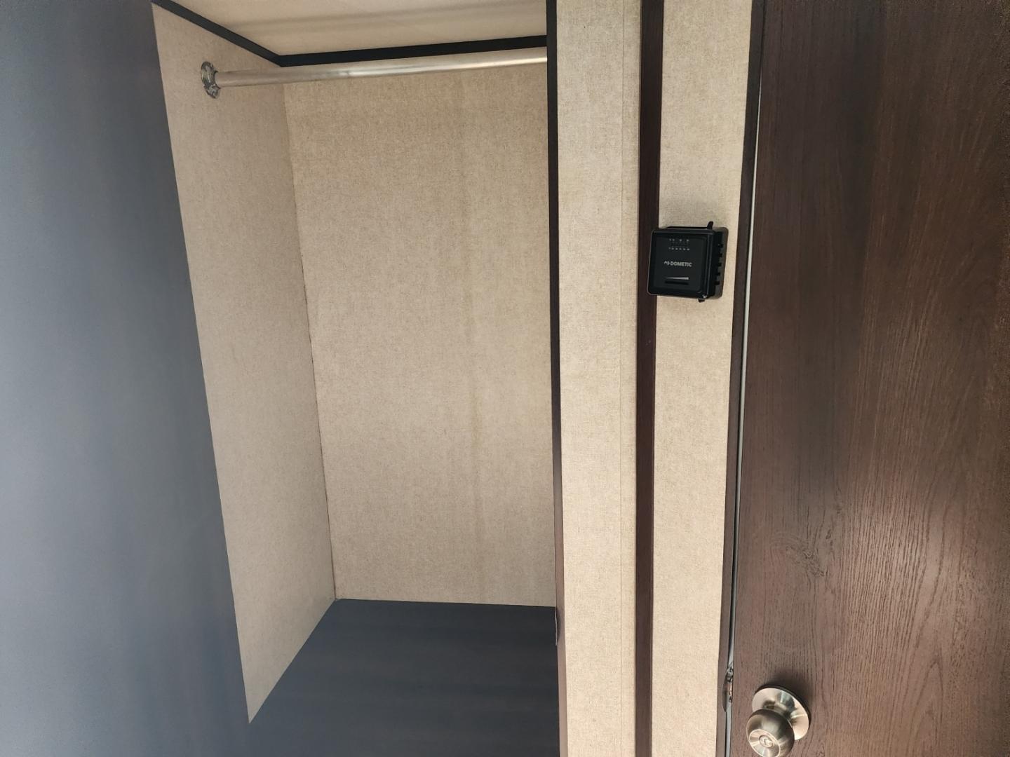 2019 WHITE JAYCO Jay Flight - (1UJBJ0AJ7K1) , located at 1221 Madison St., Shelbyville, TN, 37160, (931) 680-9439, 0.000000, 0.000000 - Photo#13