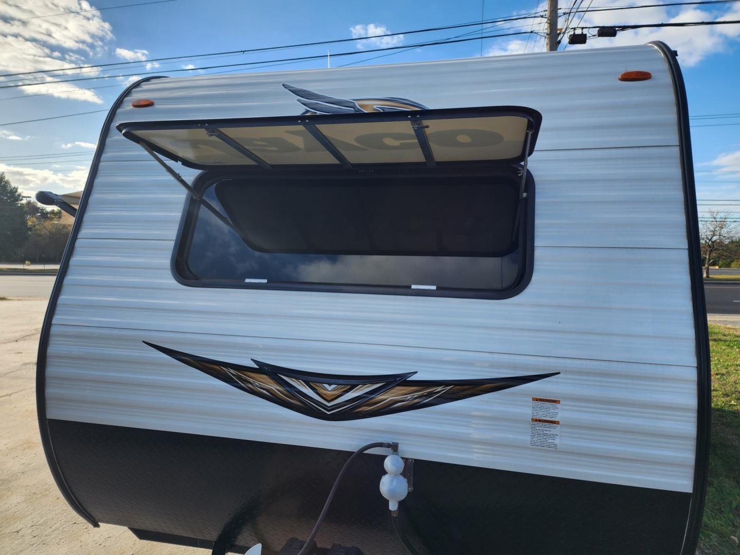 2019 WHITE JAYCO Jay Flight - (1UJBJ0AJ7K1) , located at 1221 Madison St., Shelbyville, TN, 37160, (931) 680-9439, 0.000000, 0.000000 - Photo#3