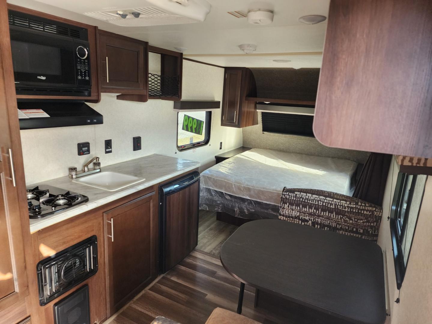 2019 WHITE JAYCO Jay Flight - (1UJBJ0AJ7K1) , located at 1221 Madison St., Shelbyville, TN, 37160, (931) 680-9439, 0.000000, 0.000000 - Photo#8