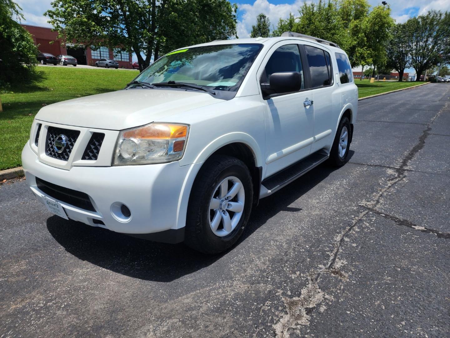 2014 WHITE /BEIGE Nissan Armada SV 2WD (5N1BA0ND7EN) with an 5.6L V8 DOHC 32V FFV engine, 5-Speed Automatic transmission, located at 1221 Madison St., Shelbyville, TN, 37160, (931) 680-9439, 0.000000, 0.000000 - Photo#0