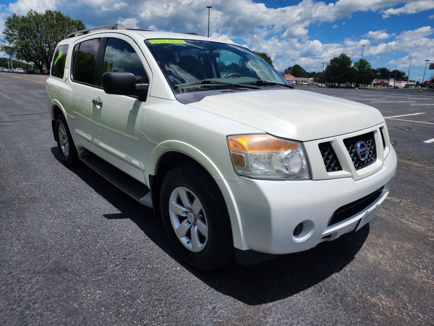 2014 WHITE /BEIGE Nissan Armada SV 2WD (5N1BA0ND7EN) with an 5.6L V8 DOHC 32V FFV engine, 5-Speed Automatic transmission, located at 1221 Madison St., Shelbyville, TN, 37160, (931) 680-9439, 0.000000, 0.000000 - Photo#1