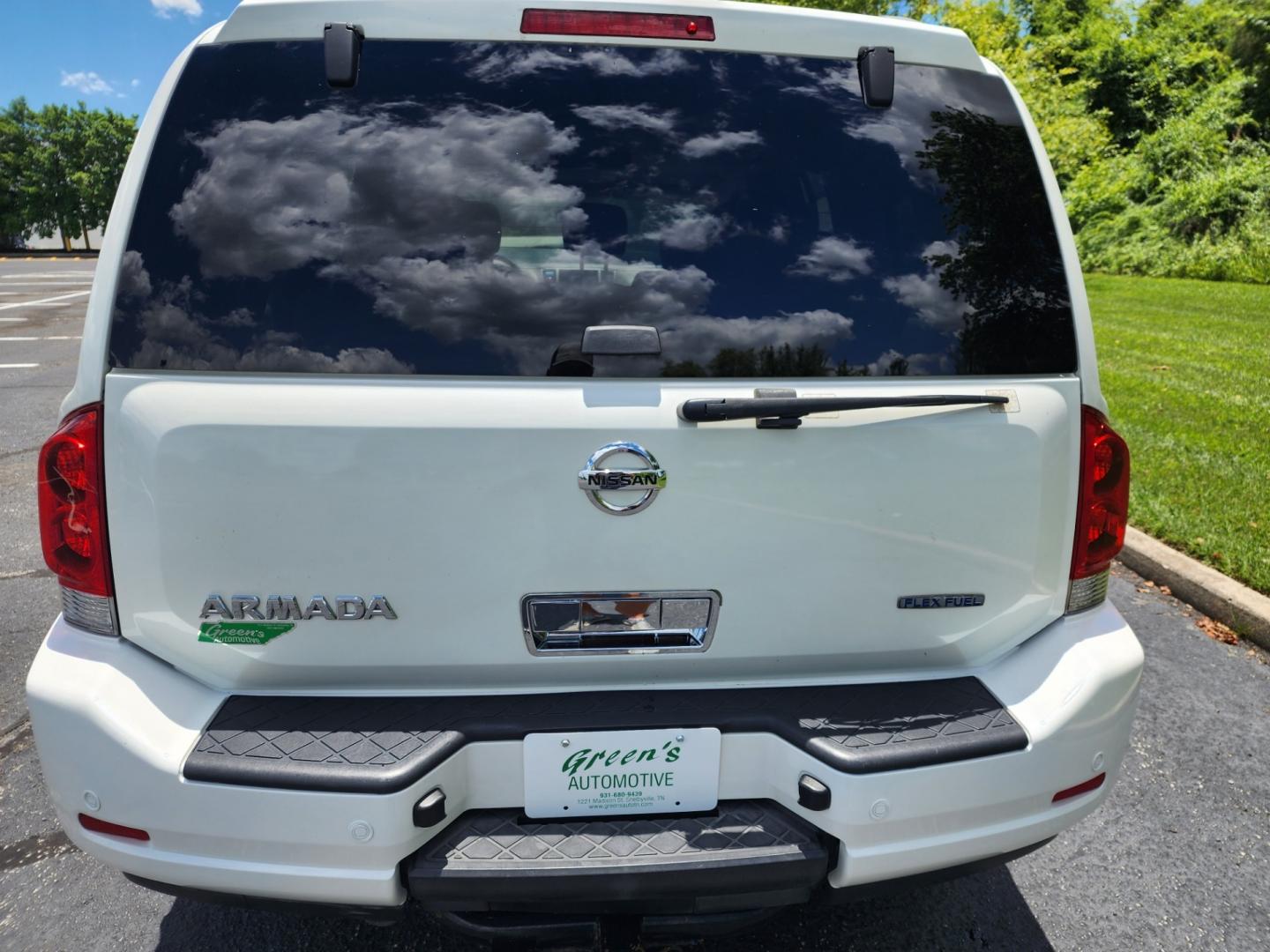 2014 WHITE /BEIGE Nissan Armada SV 2WD (5N1BA0ND7EN) with an 5.6L V8 DOHC 32V FFV engine, 5-Speed Automatic transmission, located at 1221 Madison St., Shelbyville, TN, 37160, (931) 680-9439, 0.000000, 0.000000 - Photo#2