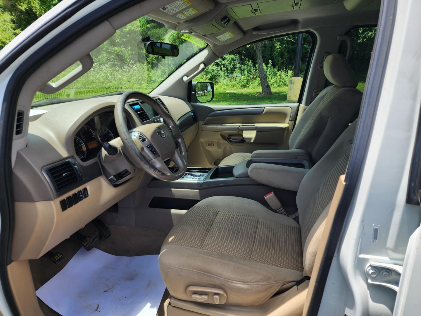 2014 WHITE /BEIGE Nissan Armada SV 2WD (5N1BA0ND7EN) with an 5.6L V8 DOHC 32V FFV engine, 5-Speed Automatic transmission, located at 1221 Madison St., Shelbyville, TN, 37160, (931) 680-9439, 0.000000, 0.000000 - Photo#6