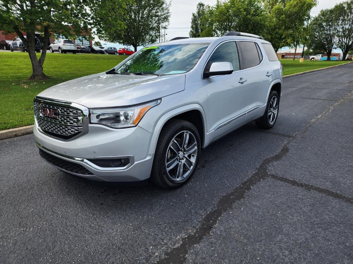 2017 Silver /Black GMC Acadia Denali FWD (1GKKNPLS7HZ) with an 2.5L L4 DOHC 16V engine, 6A transmission, located at 1221 Madison St., Shelbyville, TN, 37160, (931) 680-9439, 0.000000, 0.000000 - Photo#0