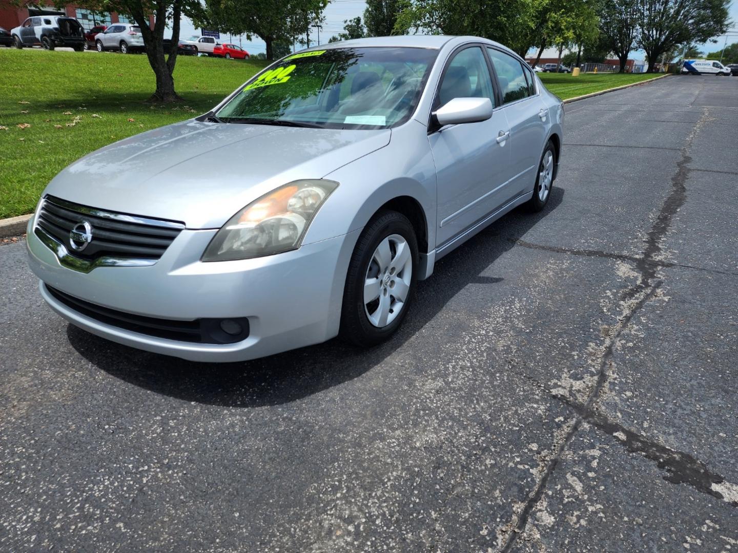 2007 Silver /Gray Nissan Altima 2.5 (1N4AL21E97C) with an 2.5L L4 DOHC 16V engine, 6-Speed Manual Overdrive transmission, located at 1221 Madison St., Shelbyville, TN, 37160, (931) 680-9439, 0.000000, 0.000000 - Photo#0