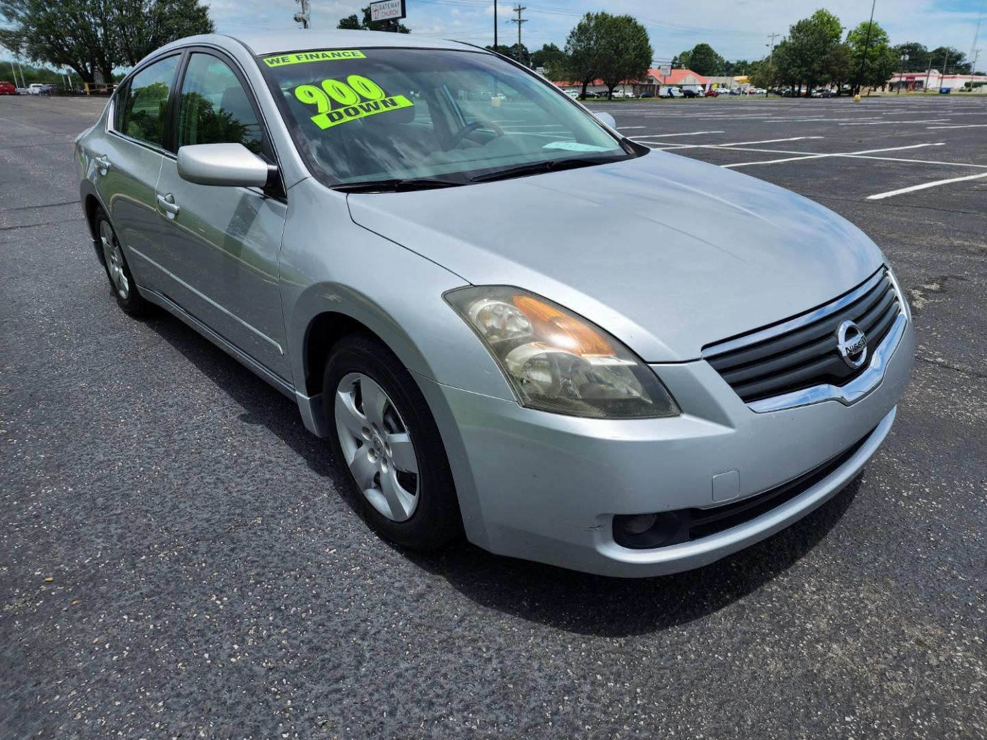 2007 Silver /Gray Nissan Altima 2.5 (1N4AL21E97C) with an 2.5L L4 DOHC 16V engine, 6-Speed Manual Overdrive transmission, located at 1221 Madison St., Shelbyville, TN, 37160, (931) 680-9439, 0.000000, 0.000000 - Photo#1