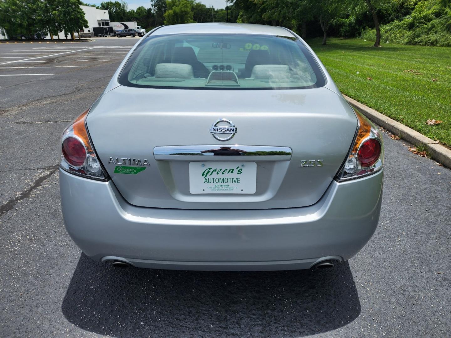 2007 Silver /Gray Nissan Altima 2.5 (1N4AL21E97C) with an 2.5L L4 DOHC 16V engine, 6-Speed Manual Overdrive transmission, located at 1221 Madison St., Shelbyville, TN, 37160, (931) 680-9439, 0.000000, 0.000000 - Photo#3