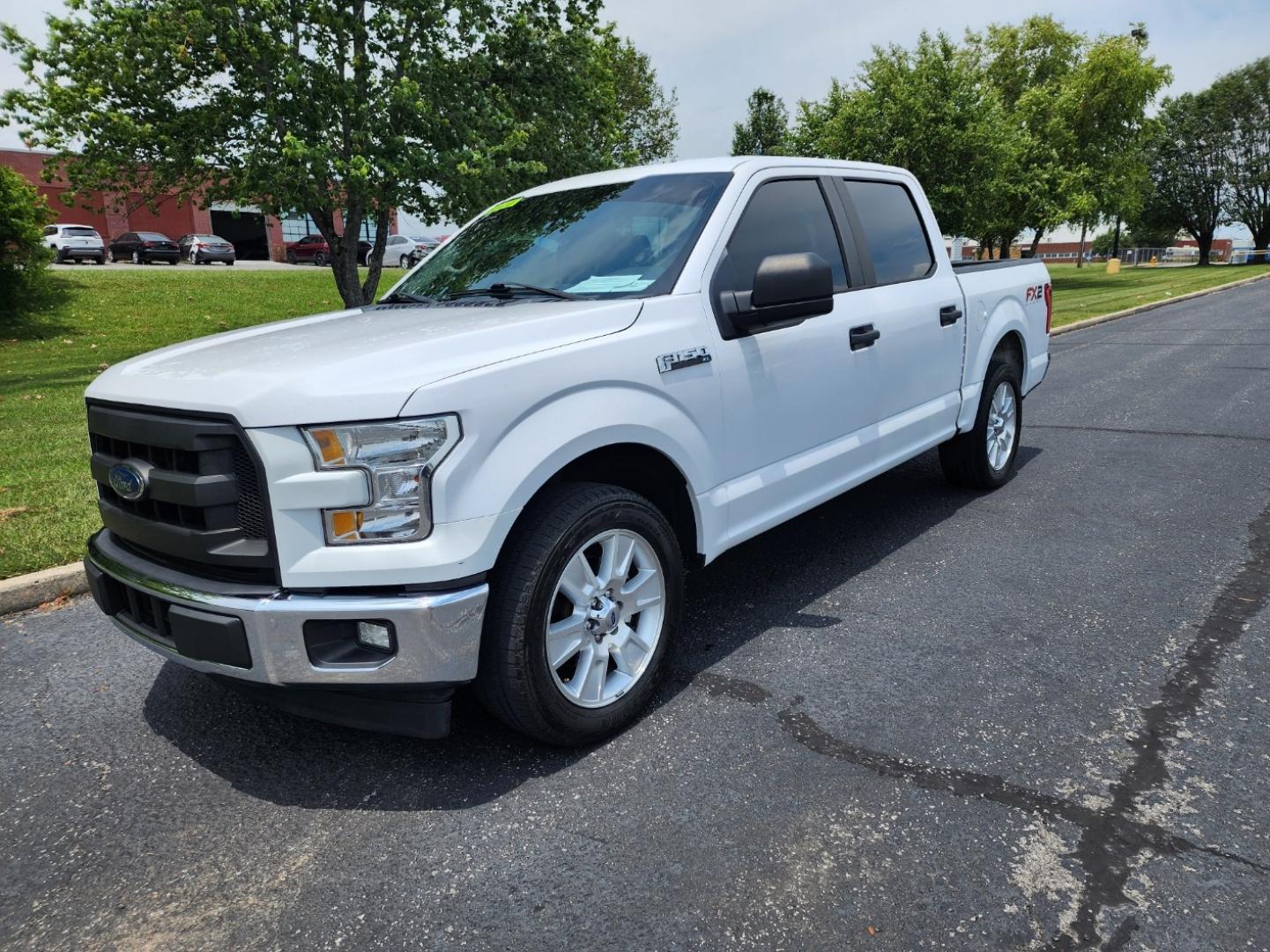 2017 WHITE /Gray Ford F-150 XL SuperCrew 5.5-ft. 2WD (1FTEW1CP6HK) with an 2.7L V6 DOHC 24V engine, 6A transmission, located at 1221 Madison St., Shelbyville, TN, 37160, (931) 680-9439, 0.000000, 0.000000 - Photo#0