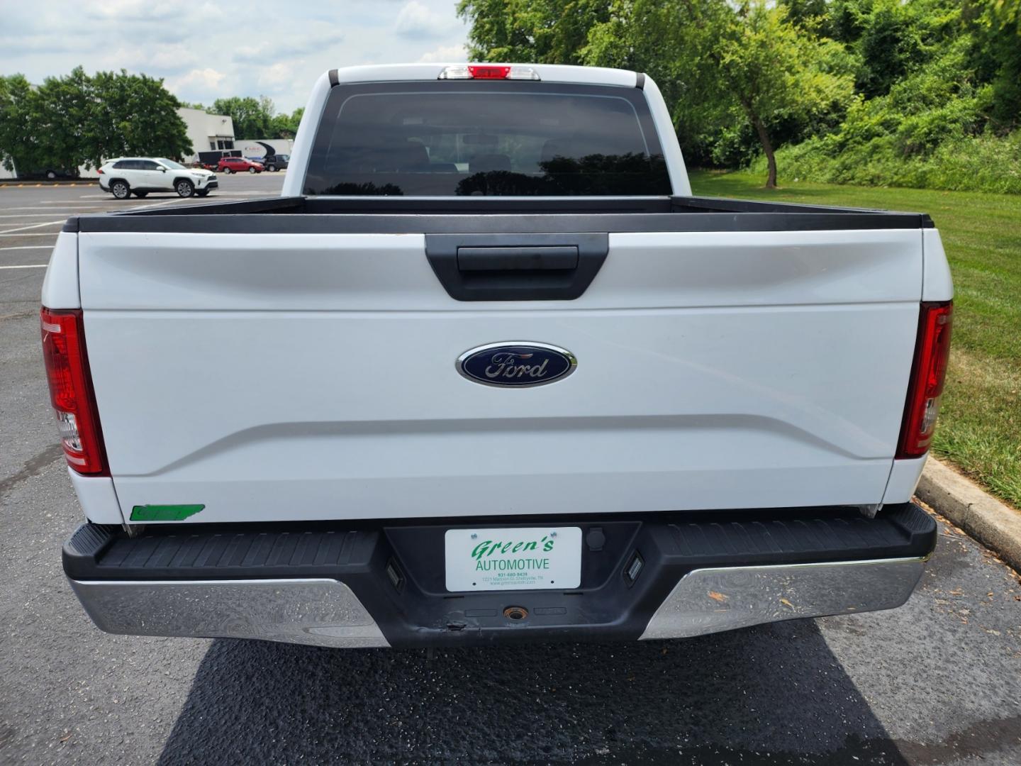 2017 WHITE /Gray Ford F-150 XL SuperCrew 5.5-ft. 2WD (1FTEW1CP6HK) with an 2.7L V6 DOHC 24V engine, 6A transmission, located at 1221 Madison St., Shelbyville, TN, 37160, (931) 680-9439, 0.000000, 0.000000 - Photo#2