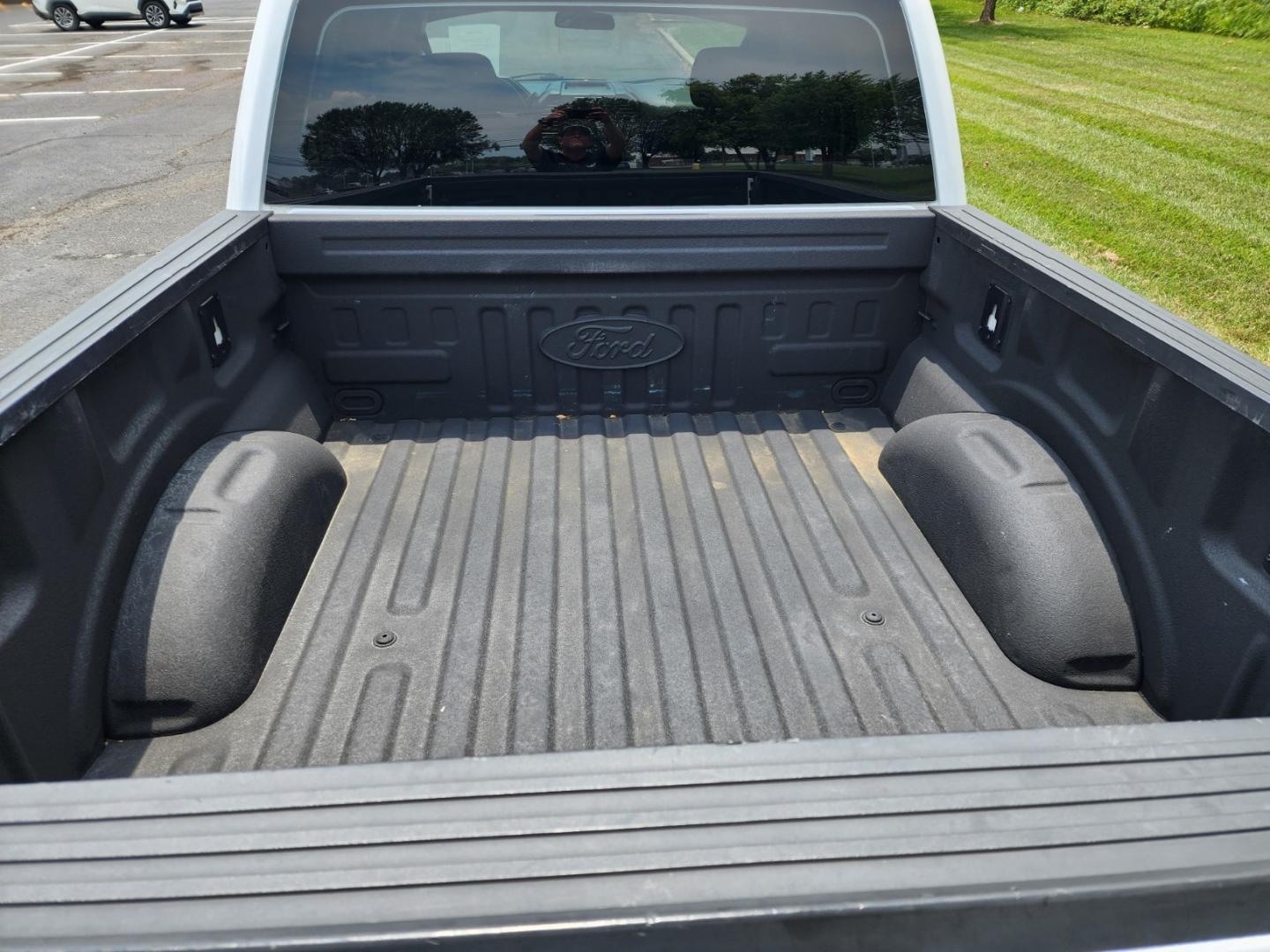 2017 WHITE /Gray Ford F-150 XL SuperCrew 5.5-ft. 2WD (1FTEW1CP6HK) with an 2.7L V6 DOHC 24V engine, 6A transmission, located at 1221 Madison St., Shelbyville, TN, 37160, (931) 680-9439, 0.000000, 0.000000 - Photo#3