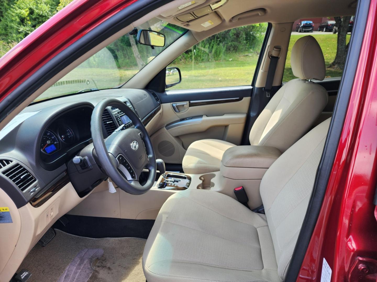 2010 RED /BEIGE Hyundai Santa Fe GLS 2.4 FWD (5NMSG3AB3AH) with an 2.4L L4 DOHC 16V engine, 6-Speed Automatic transmission, located at 1221 Madison St., Shelbyville, TN, 37160, (931) 680-9439, 0.000000, 0.000000 - Photo#5