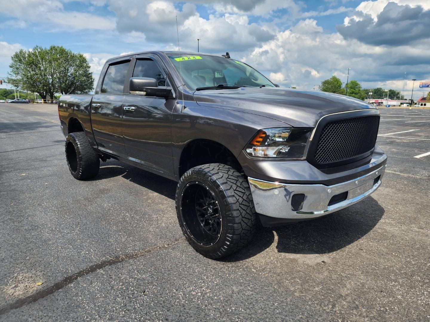 2016 Gray /Gray RAM 1500 SLT (3C6RR7LT4GG) with an 5.7 V-8 engine, Automatic transmission, located at 1221 Madison St., Shelbyville, TN, 37160, (931) 680-9439, 0.000000, 0.000000 - Photo#1