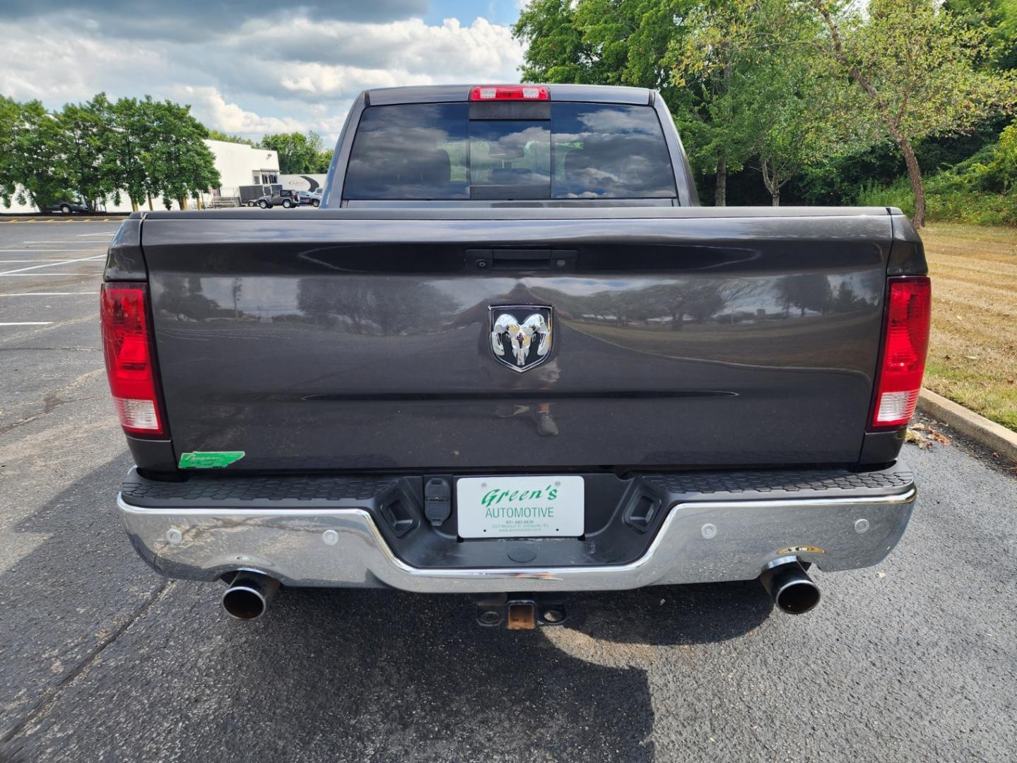 2016 Gray /Gray RAM 1500 SLT (3C6RR7LT4GG) with an 5.7 V-8 engine, Automatic transmission, located at 1221 Madison St., Shelbyville, TN, 37160, (931) 680-9439, 0.000000, 0.000000 - Photo#2