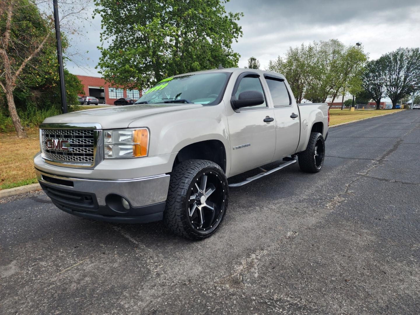 2009 Silver /Gray GMC Sierra 1500 SLE1 Crew Cab 2WD (3GTEC23099G) with an 5.3L V8 OHV 16V FFV engine, 4-Speed Automatic transmission, located at 1221 Madison St., Shelbyville, TN, 37160, (931) 680-9439, 0.000000, 0.000000 - Photo#0