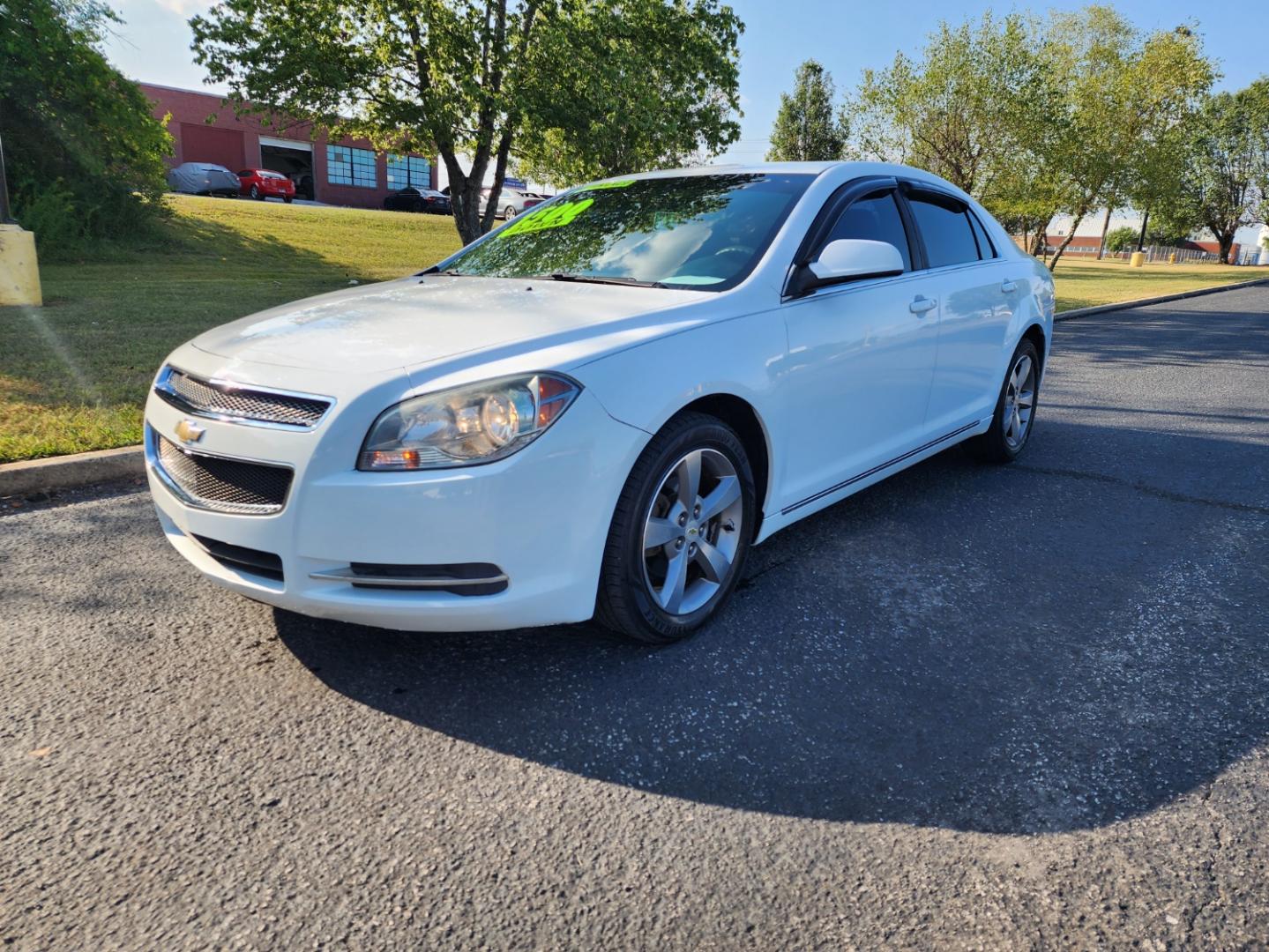 2011 /Gray Chevrolet Malibu 1LT (1G1ZC5E12BF) with an 2.4L L4 DOHC 16V engine, 4-Speed Automatic transmission, located at 1221 Madison St., Shelbyville, TN, 37160, (931) 680-9439, 0.000000, 0.000000 - Photo#0