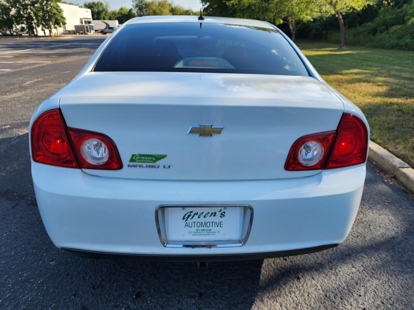 2011 /Gray Chevrolet Malibu 1LT (1G1ZC5E12BF) with an 2.4L L4 DOHC 16V engine, 4-Speed Automatic transmission, located at 1221 Madison St., Shelbyville, TN, 37160, (931) 680-9439, 0.000000, 0.000000 - Photo#2