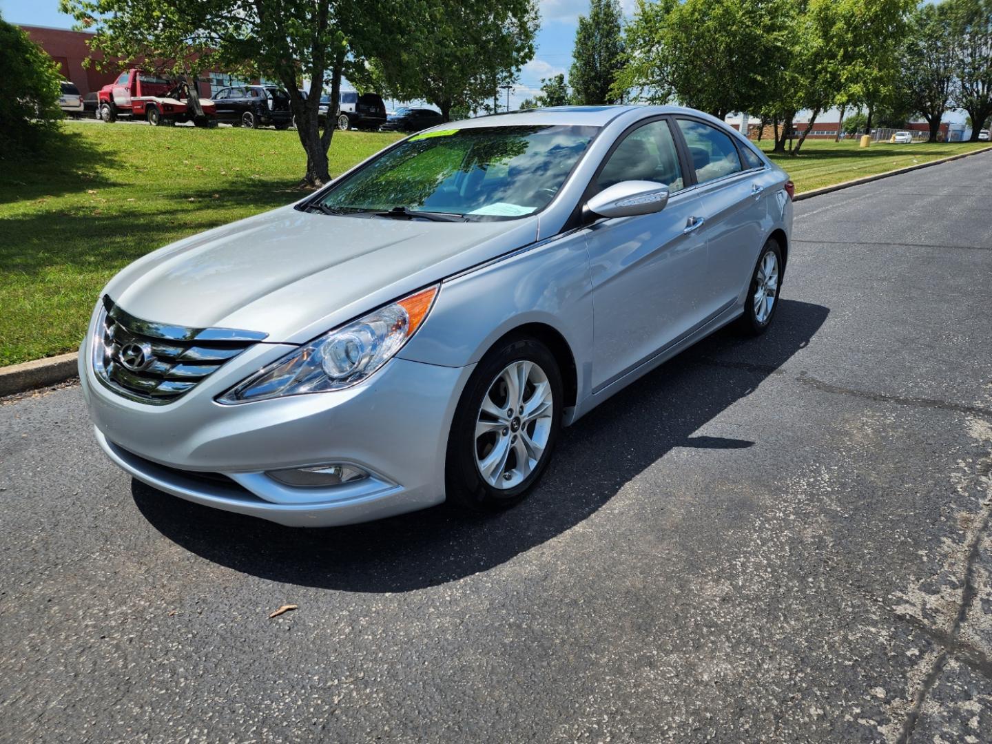 2011 Silver /Gray Hyundai Sonata Limited Auto (5NPEC4AC4BH) with an 2.4L L4 DOHC 16V engine, 5-Speed Automatic transmission, located at 1221 Madison St., Shelbyville, TN, 37160, (931) 680-9439, 0.000000, 0.000000 - Photo#0